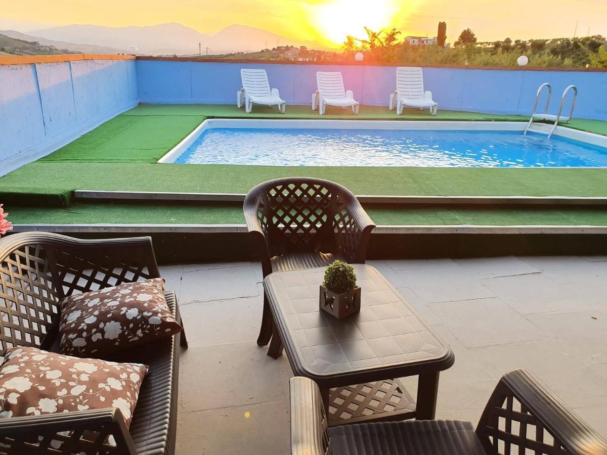 B&B Gli Amici Del Tubarello Roseto Degli Abruzzi Exteriör bild